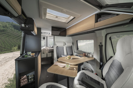 Adria_Twin_60Y_dinette